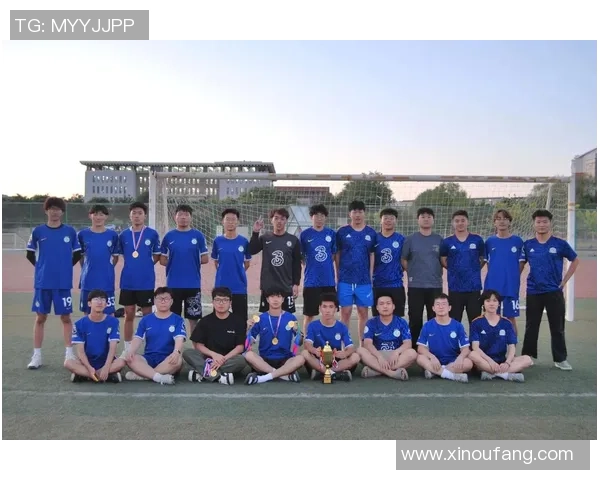 南京足球队的默契配合揭秘：球场上的团队精神与战术分析